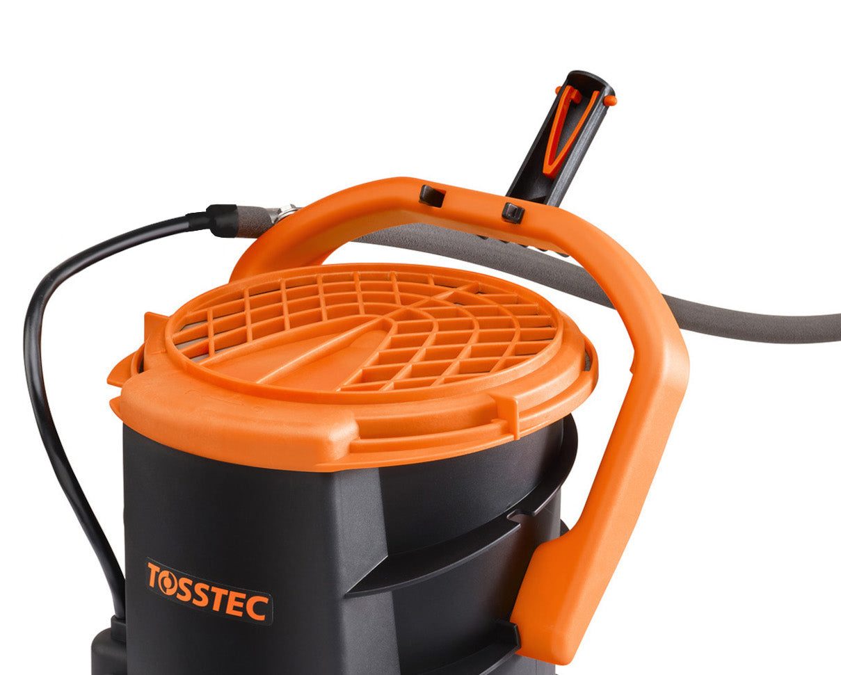 TOSSTEC Adapter am Griff des Biopoolroboters TT-RB montiert
